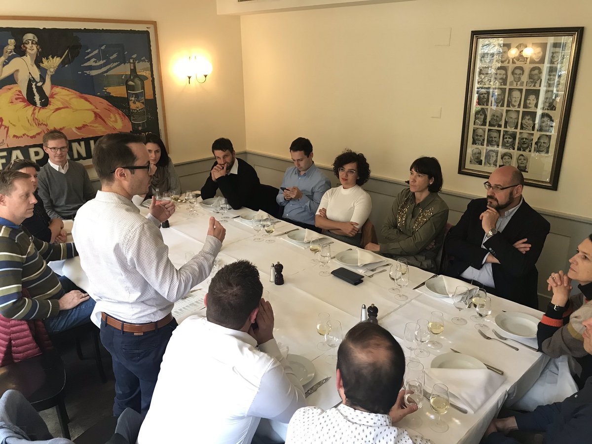 fdp_urban's tweet photo. Liberales Gipfeltreffen im «Bundesratssäahli». Oder wenn die richtigen Leute zusammenkommen und alles passt. Kreativer Austausch zwischen @fdp_urban @FDPInt FDP Service Public @digital_liberal #Radigal. Lasst uns zusammen die Herausforderungen angehen! @FDP_Liberalen @PLR_Suisse https://t.co/TiTppocRZb