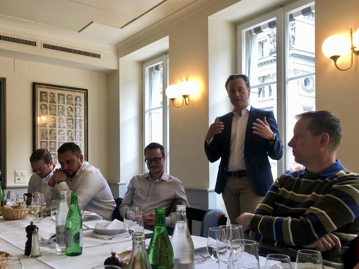 fdp_urban's tweet photo. Liberales Gipfeltreffen im «Bundesratssäahli». Oder wenn die richtigen Leute zusammenkommen und alles passt. Kreativer Austausch zwischen @fdp_urban @FDPInt FDP Service Public @digital_liberal #Radigal. Lasst uns zusammen die Herausforderungen angehen! @FDP_Liberalen @PLR_Suisse https://t.co/TiTppocRZb