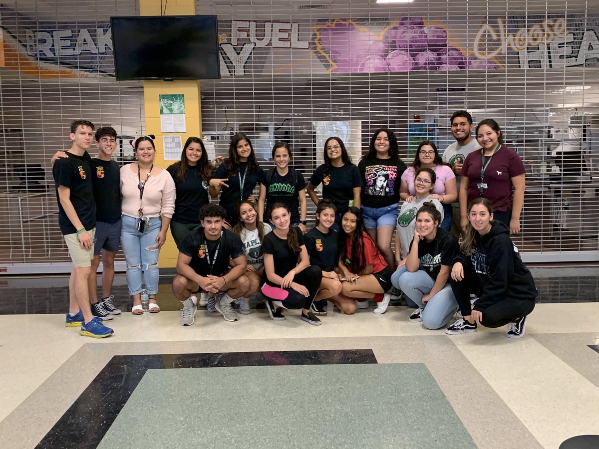 PRHSSpanishNHS's tweet photo. One of many organizations who came to the Meals of Hope event this morning. We are extremely proud of those who attended!! @PRH_KeyClub @PRH_NHS @RidgeJrotc @ridge_sga @CypressPalm @GCSharks https://t.co/5acberdaIu