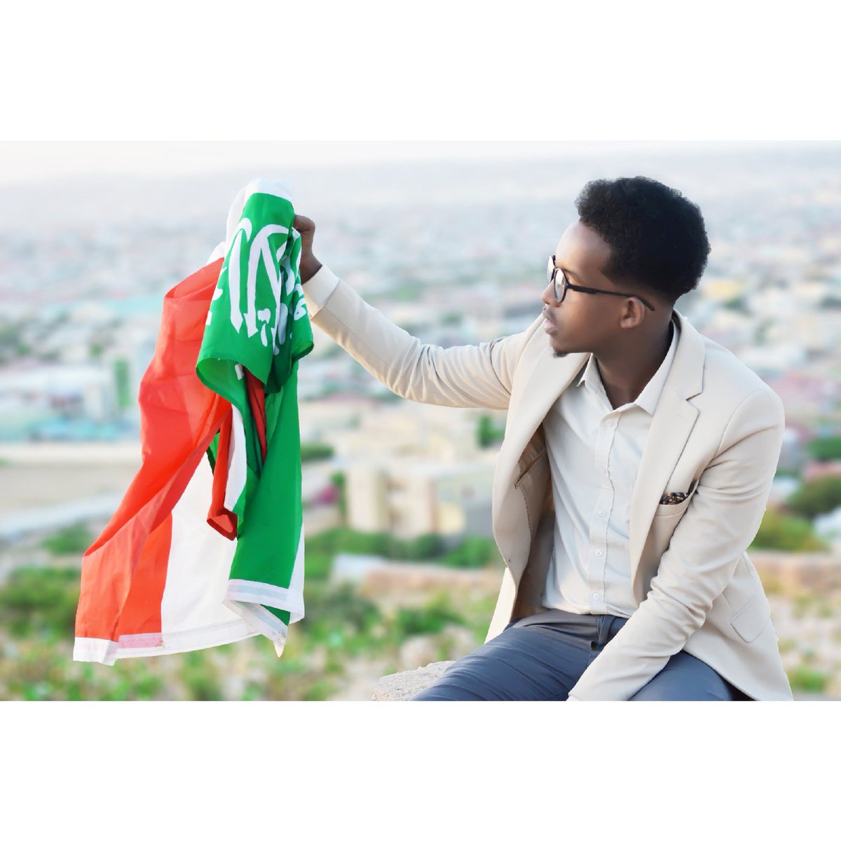 Alteesoo's tweet photo. Somaliland Is My World...
Waxa iinasiiba inaan sinabada ugu seexdo ugana sootooso calanka hoostiisa, sidaydoontaba ha ahaato madhacayso marnaba inan kafaano calankayga sida dadka qaar inaan kunafwayo mooyane.......💚💭❤ https://t.co/9CGTLWL0L7