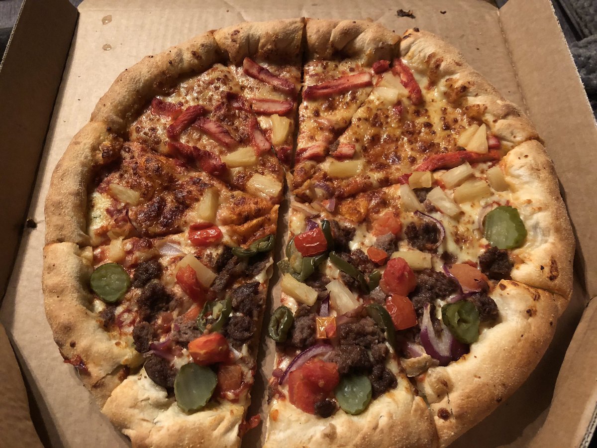 AnnabelleRedman's tweet photo. @Dominos_UK my cheeseburger half of my pizza doesn’t have any sauce &amp; the other half is meant to be Tandoori Hot 🤨 https://t.co/2MIJWWzLYb