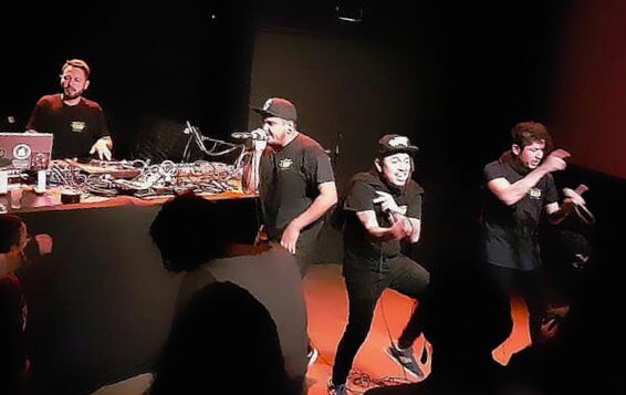 Message de résistance, de fête et d’espoir délivré par les chiliens de <a href="/Hentrenamientoh/">Hentrenamientoh</a> hier <a href="/LaTannerie/">La Tannerie - SMAC01</a>. #latino #rap #Chili  <a href="/Bourg_en_Bresse/">#BourgenBresse</a> @Bastamag <a href="/libe/">Libération</a> <a href="/Politis_fr/">Politis</a>