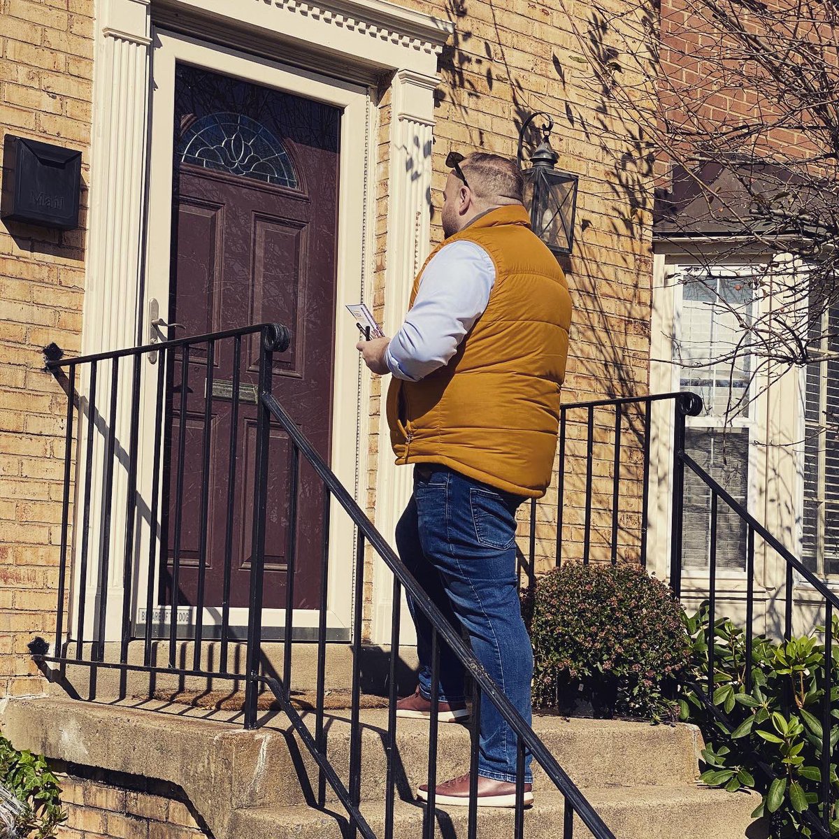 KarlFrisch's tweet photo. Beautiful fall day to be knocking doors. Puffy vest weather in full effect! #3DaysRemain #Fighting4Fairfax https://t.co/xKFXz4sMRK