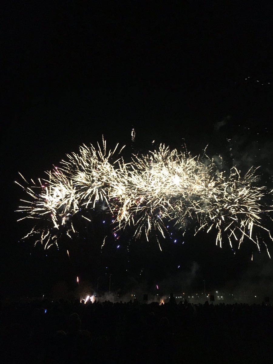 BeckyKShaw's tweet photo. Brilliant show @NevillFireworks thank you for keeping the faith in fireworks! https://t.co/SREc7mGC5i