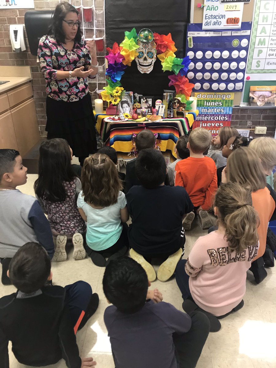 Learning about the tradition of Day of the Dead. 
@EdithRivera45 <a href="/SchaferConserve/">Schafer Conservation</a> @D45SchaferPE <a href="/SchaferLRC/">Schafer LRC</a> @Ms_Chaidez <a href="/MBrennan45/">Marlene Brennan</a> <a href="/MsArenas14/">Ms. Arenas</a> <a href="/MrsMorse4/">Mrs. Morse</a>