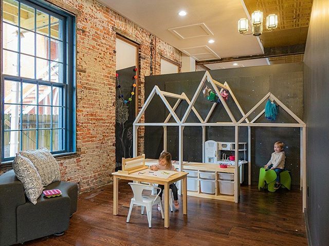 If you’re a parent, chances are you’ve gotten some eye-rolls when you’ve brought an antsy kid to a cafe. “Most coffee shops target the cool, hip, young professionals with no kids. But what happens to the hipsters who grow up and have kids?” asks Eric Ros…