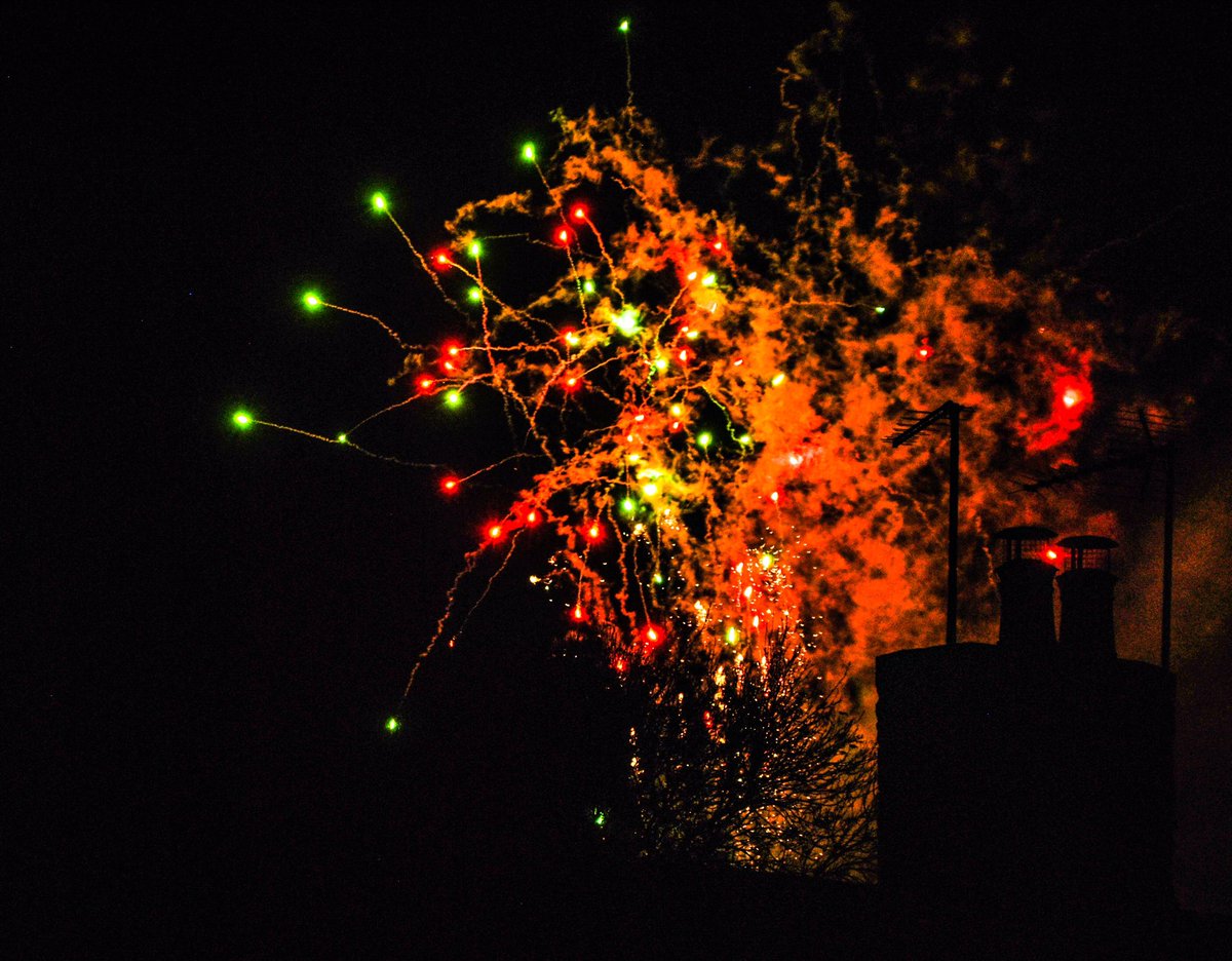 VeronicaJoPo's tweet photo. Ely Fireworks for #GuyFawkes #ElyFireworks @ElyIslandPie @visitely @StormHour @itvanglia @ChrisPage90 #fromourwindow #ballsphotos #StormHour https://t.co/Ksz6haDx0e