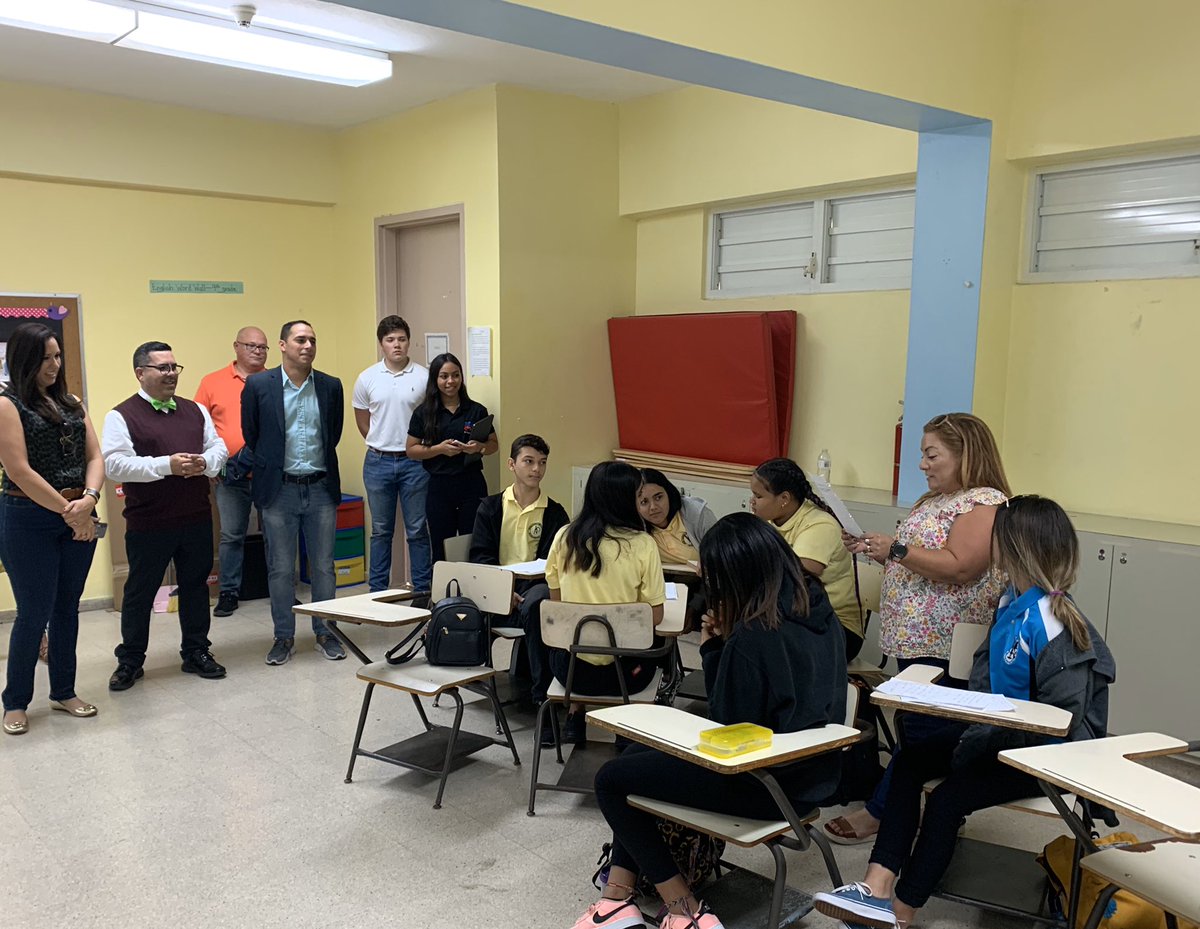 GlorimarRipoll's tweet photo. También visitamos la Escuela Tomás “Maso” Rivera en Toa Alta que en este año escolar están introduciendo el programa de #DesignThinking. Agradecemos a su Director, maestros y estudiantes que compartieron su insumo y experiencias con @pritsgov @elpueblounidopr @educacionpr https://t.co/IaQVP1OaUE