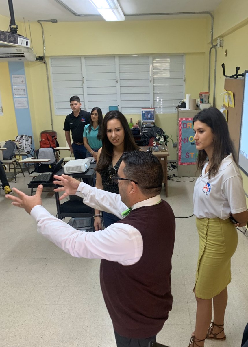 GlorimarRipoll's tweet photo. También visitamos la Escuela Tomás “Maso” Rivera en Toa Alta que en este año escolar están introduciendo el programa de #DesignThinking. Agradecemos a su Director, maestros y estudiantes que compartieron su insumo y experiencias con @pritsgov @elpueblounidopr @educacionpr https://t.co/IaQVP1OaUE