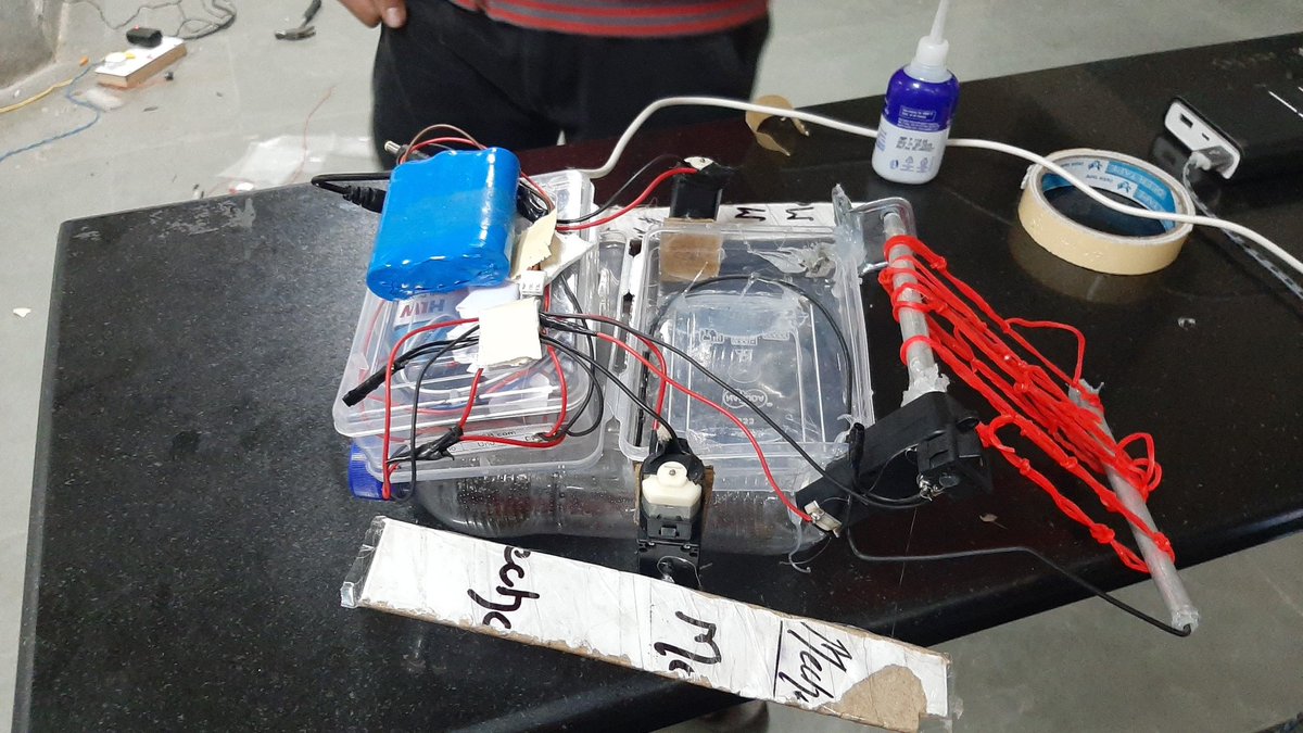 sukhay_oye's tweet image. Breaking &amp;amp; Making stuff at #HackUIET.
@PClubUIET @robouiet @joincocampus 
#Hackathon #reverse_engineering #softwareHackathon #hardwareHackathon #UIET