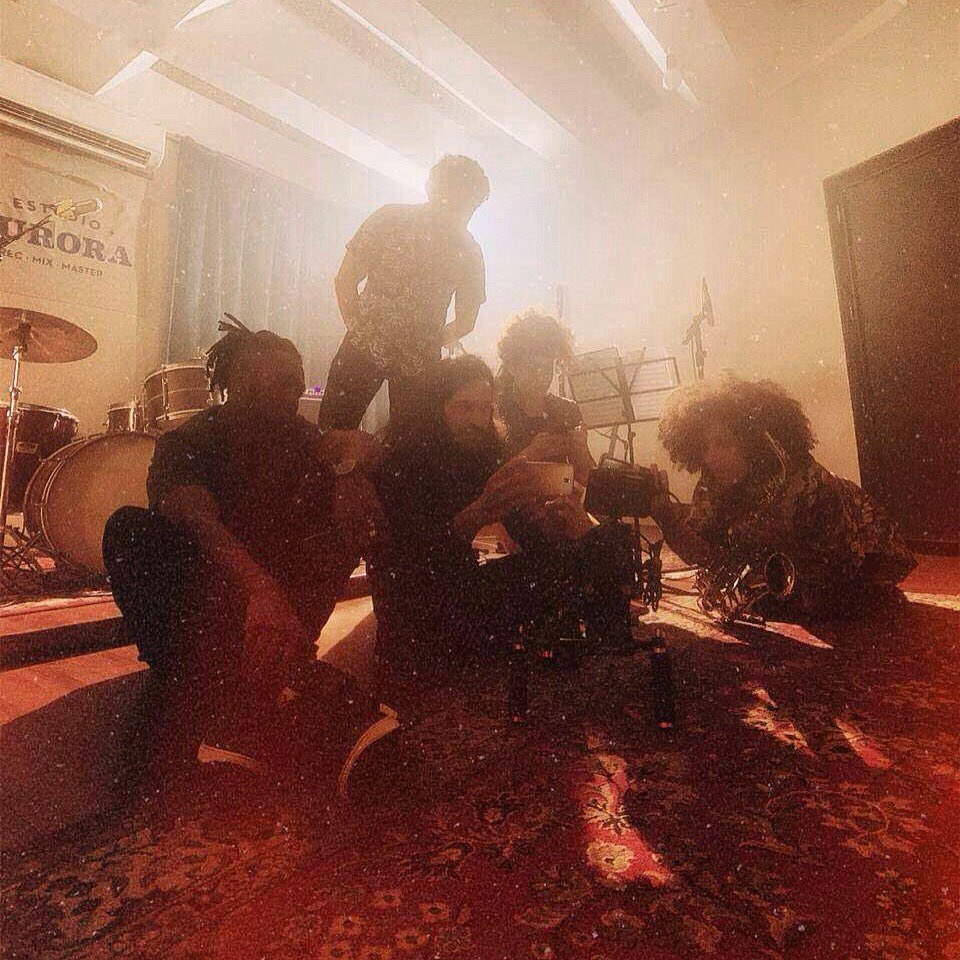 gargagroovegang's tweet photo. Checando o take 🎥 Bastidores da sessão ao vivo que gravamos. Resultado tá ficando quente. Em breve 🔥🚀🎵 foto @rsantanna 
#gargagroovegang #ggg #musicabrasileira #funk #soul #bastidores #musicos #musicvideos #livesession #saopaulo #brasil #estudioaurora #groovemusic https://t.co/pPyttSSzMP