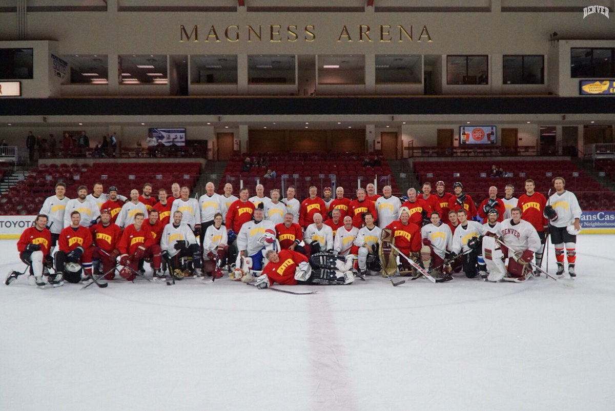 DU_Hockey's tweet image. Family. #PioneerTogether