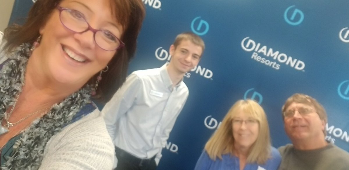 Just a fun #twitterpic of Lynne and Seth w their @diamondresorts #NewOwners today. It’s a beautiful fall day full of Christmas decorations and I couldn’t be more excited. #Missour1 #Branson