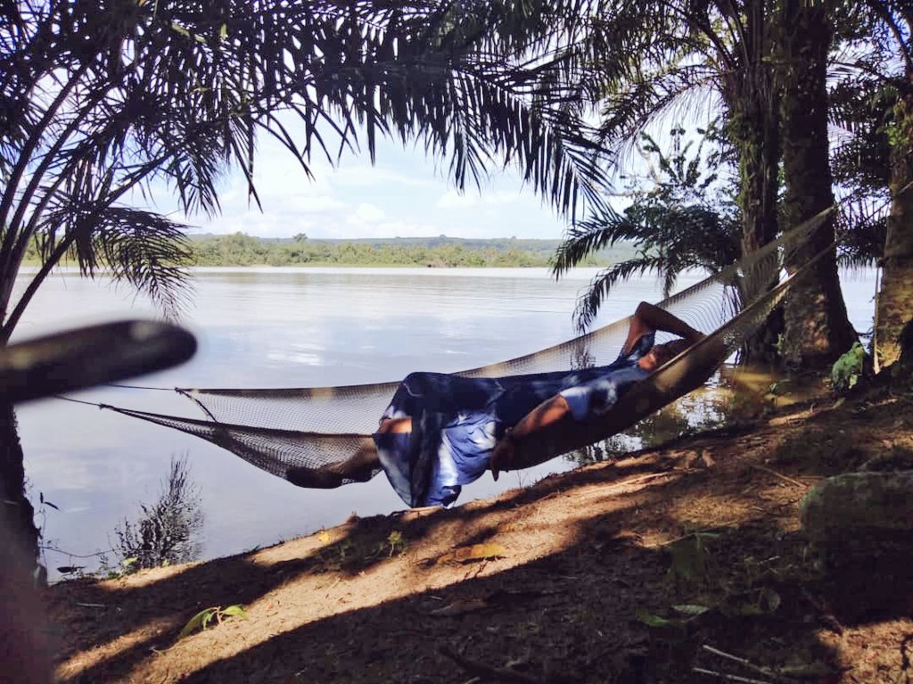 edithbrou's tweet photo. Mon pays est magnifique. Escapade familiale au Domaine Bini Lagune dans le village Attié de Koffakoi, près d'Anyama. C'est l'un des villages le plus propre du pays. Leur lagune est impeccable. Ils ont une politique zéro déchets visibles. Et elle est respectée. 🇨🇮 https://t.co/mJBpt5FshY