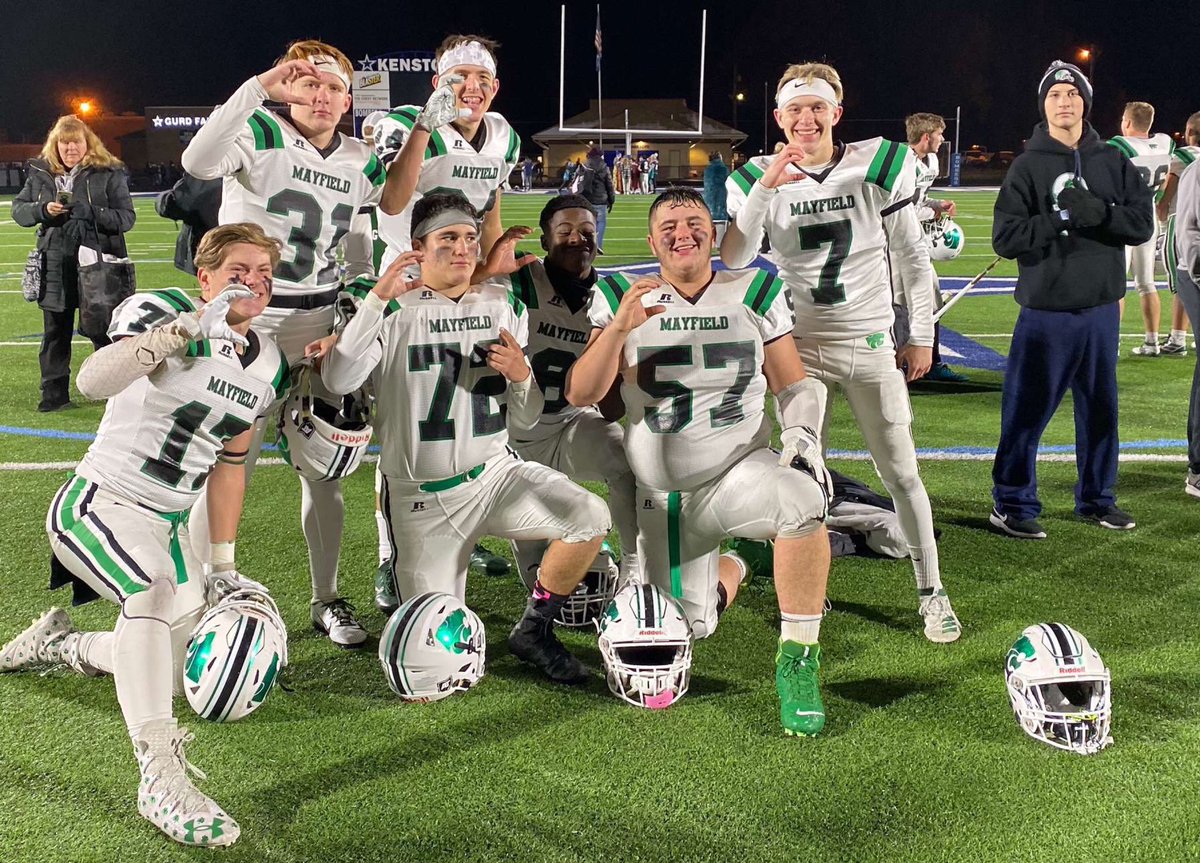 antoniomango_55's tweet image. Crazy what happenes when you buy into something❗️❗️❗️ love these guys 🖤🖤 First 10-0 team in mayfield football since 1984!!