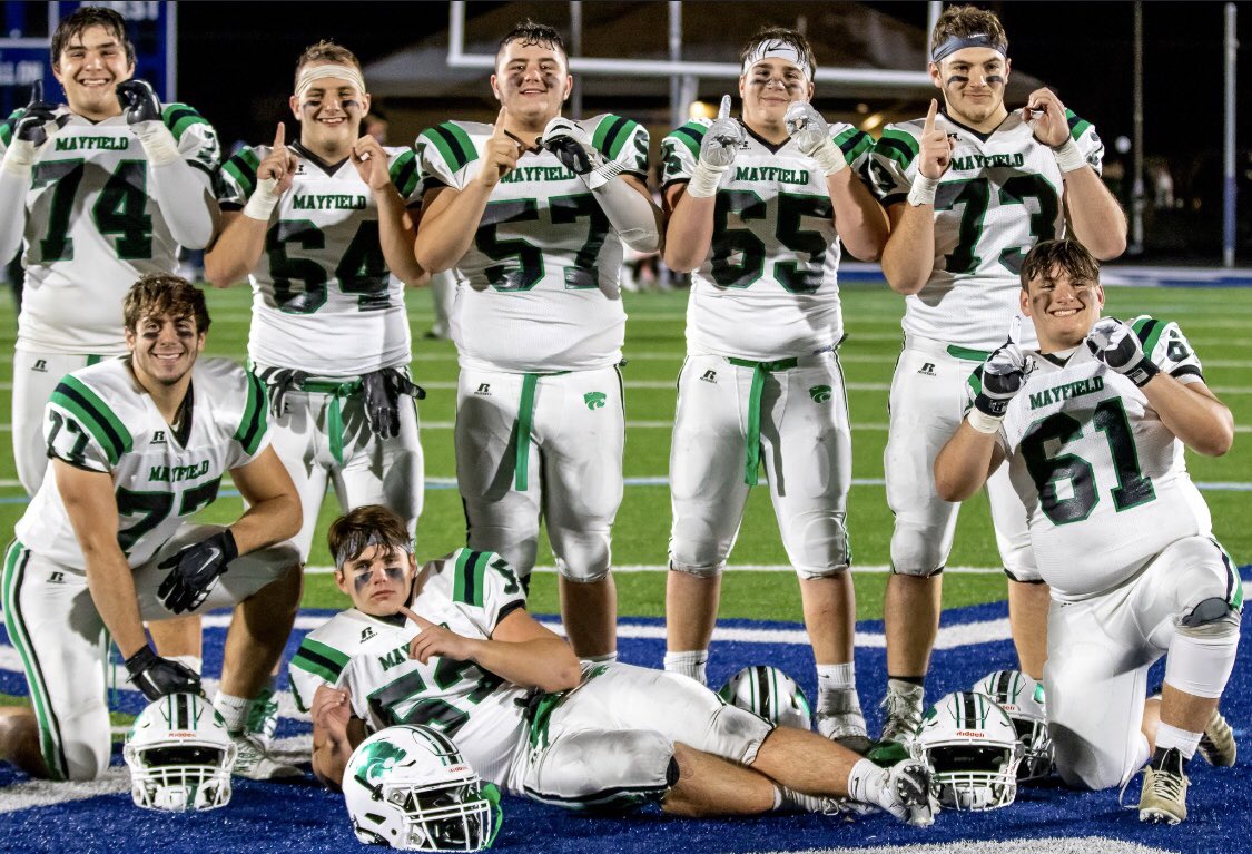 antoniomango_55's tweet image. Crazy what happenes when you buy into something❗️❗️❗️ love these guys 🖤🖤 First 10-0 team in mayfield football since 1984!!