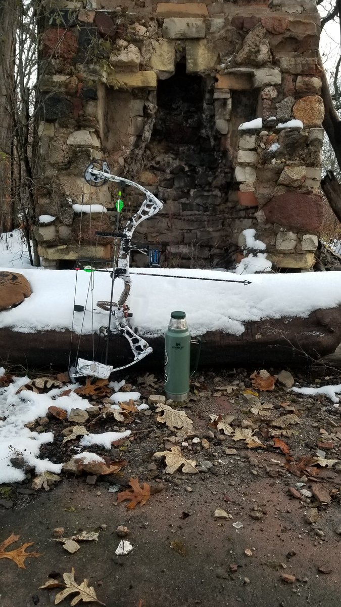 St_Anger610's tweet photo. Out for a Saturday hunt with my trusty @StanleyBrand thermos!!
#WisconsinHunting 
#HotCoffeeForAnAllDaySit
#BowHunting
#TheRut https://t.co/hMwITnMIiZ