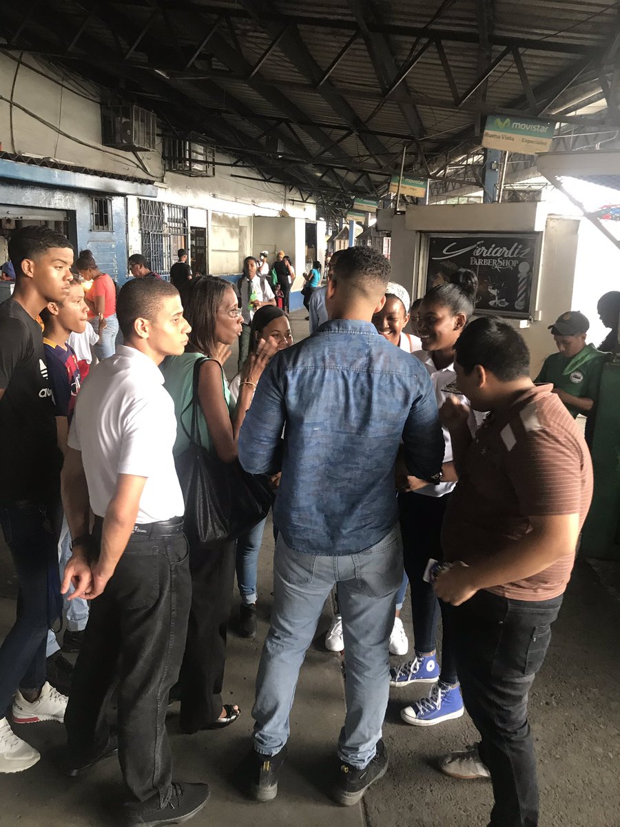 planetarioverde's tweet photo. Actores y actrices se tomaron la terminal de transporte de Colón para concientizar sobre la importancia de hacer una buena disposición de los desechos a través del Teatro Invisible en el marco de la campaña: “Colón, porque te quiero, no te ensucio”. https://t.co/UDERj68Go8