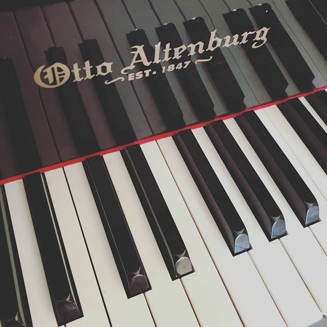 ConnellyOpera's tweet image. Getting some time in on a day off #practice #practicemakesperfect #piano #babygrand #dayoff #music #makingmusic #mostlyjustmakingnoise ift.tt/2pr0FBz