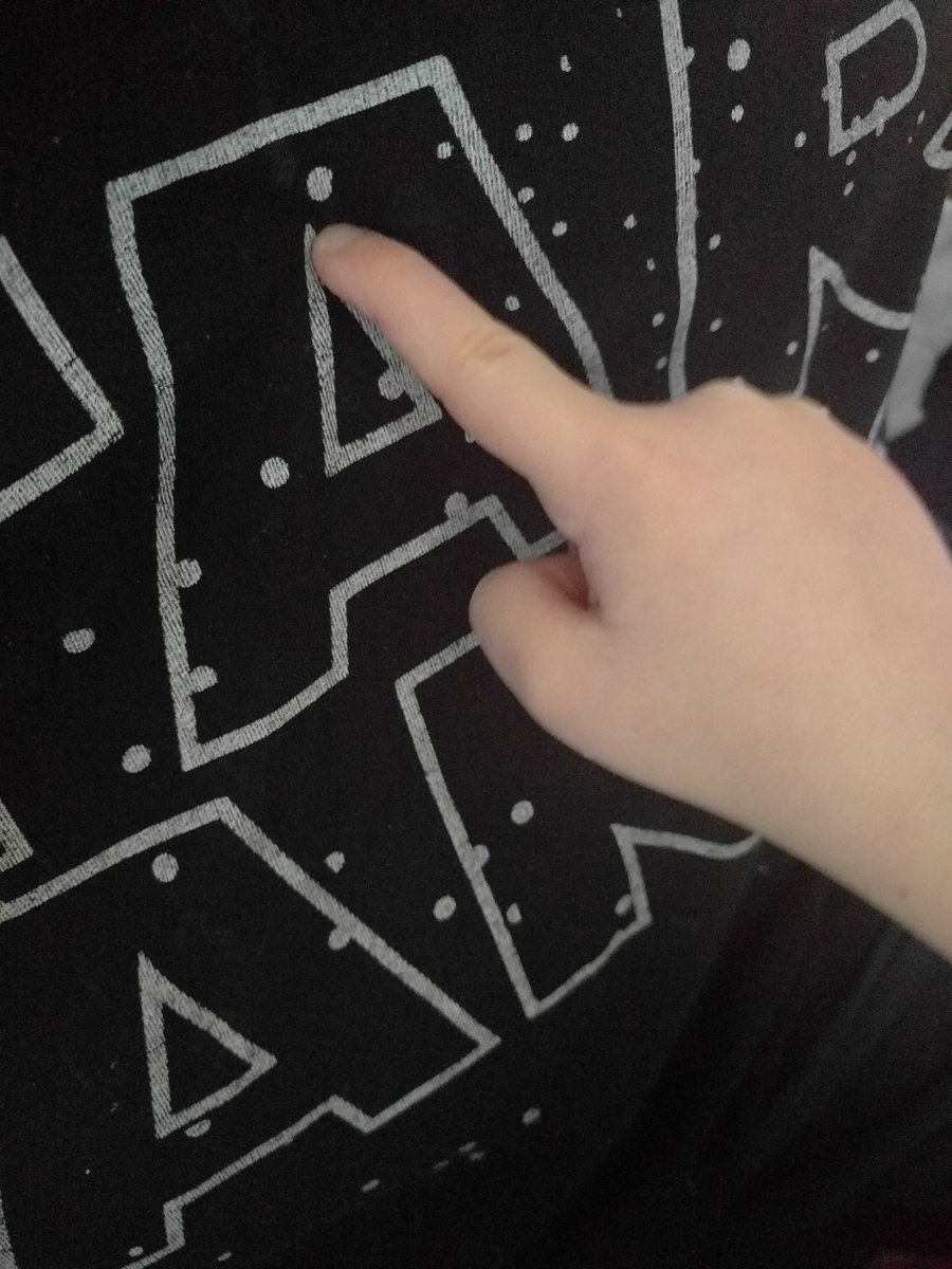 roberthardley's tweet image. Sat brushing Martha&apos;s hair.. she points at my T-shirt..

Ouchy, @BarntonMrsWills, calls these vertices. 

#BCNPS
#RealGeometry
#GeometryInAction
