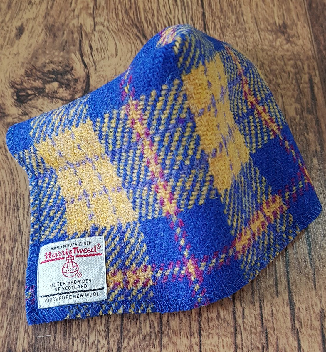 mrpocketsquare1's tweet photo. Only 48hrs to go until our #Samheughan signed #teenyweenyhandbag #competitiondraw closes. Buy anything at our website to be in the #draw. Ideal #Xmasgift #outlander Tomorrow #Sunday #Scotlandbafta2019 #AWARDS on #FacebookLive 7pm #UKTIME. See @SamHeughan https://t.co/NOgMhfsvOy https://t.co/MS1koh2vo4