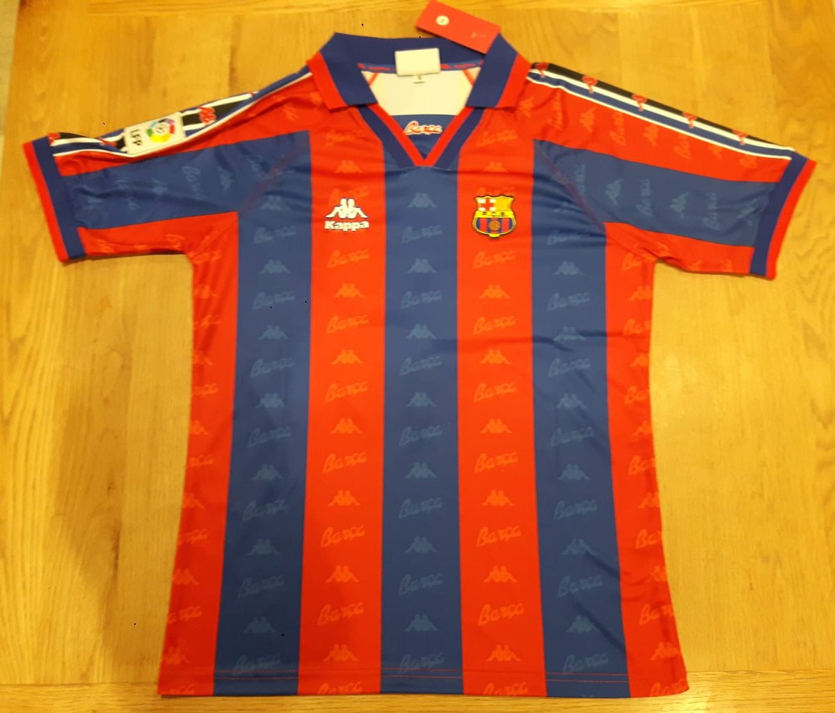 IconicShirts's tweet photo. Lionel Messi: “Ronaldo is the greatest striker I ever saw”.

Get your hands on one of the nicest shirts he ever played in, from his 1996/97 season at Barca 😍
.
£49
.
#Ronaldo #Barcelona #Football #ClassicFootballShirts https://t.co/760W4iTcsG