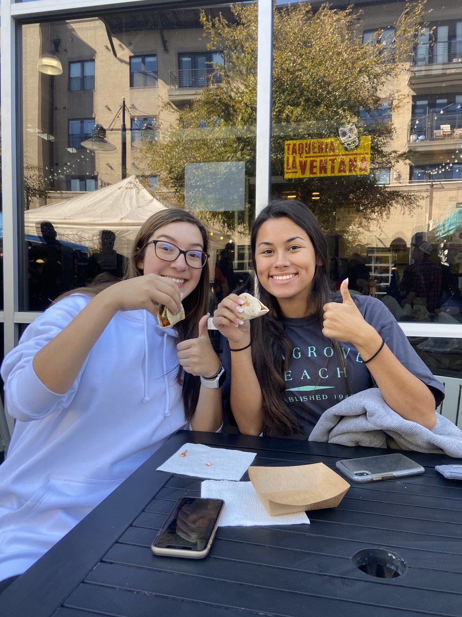 anasofia716's tweet photo. Had a super fun time at #tvf2019 !! Got to try some vegan food that was actually really good💚🌱 my favorite was the tacos! @ambarnes8 #tvft10 #esslove https://t.co/gJ913gPPm2