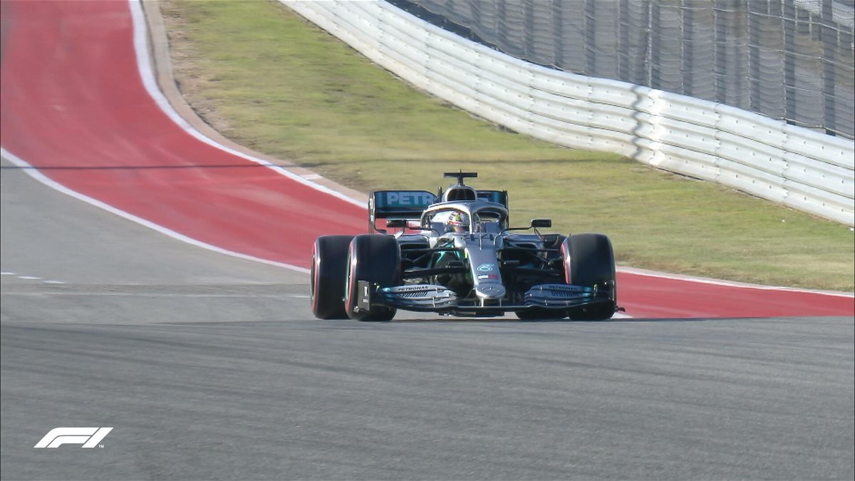 F1's tweet photo. Top 10 shootout 👉👉👉

🚥 Lewis leads them out for Q3

#USGP 🇺🇸 #F1 https://t.co/5qtXJFgxtT