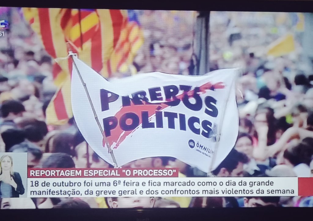 AncPortugal's tweet image. 🎥📺 Hoje! Reportagem na @SIConline sobre a situação política na #Catalunha: desde 2005 até a actualidade, o canal português  fez uma análise dos acontecimentos que culminaram com as manifestações das últimas semanas.
#1Out 
#Democràcia
#Generacio14O
#Catalunya