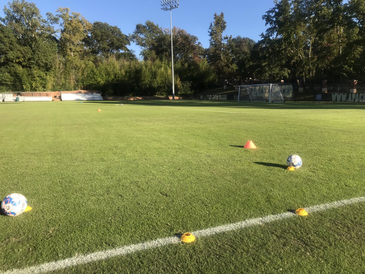 ACRunnersSoccer's tweet photo. Let’s go! 💪 #WeAreAC https://t.co/IadRFBf7mZ