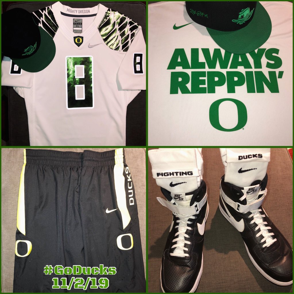 ConradicalOne's tweet photo. @siracchapman @oregonfootball @BigBoi @2shiftyaj @stromio1 @spickett66 @TonyaMo54636952 @georgewrighster @SportsChat503 @badgordie1 @Nike @shellealycee @Mattyford01Ford @fatmacsmom @DuckSwag Roll out SCODUCKS #weargreen #howigameday https://t.co/WjPgwLWAG7