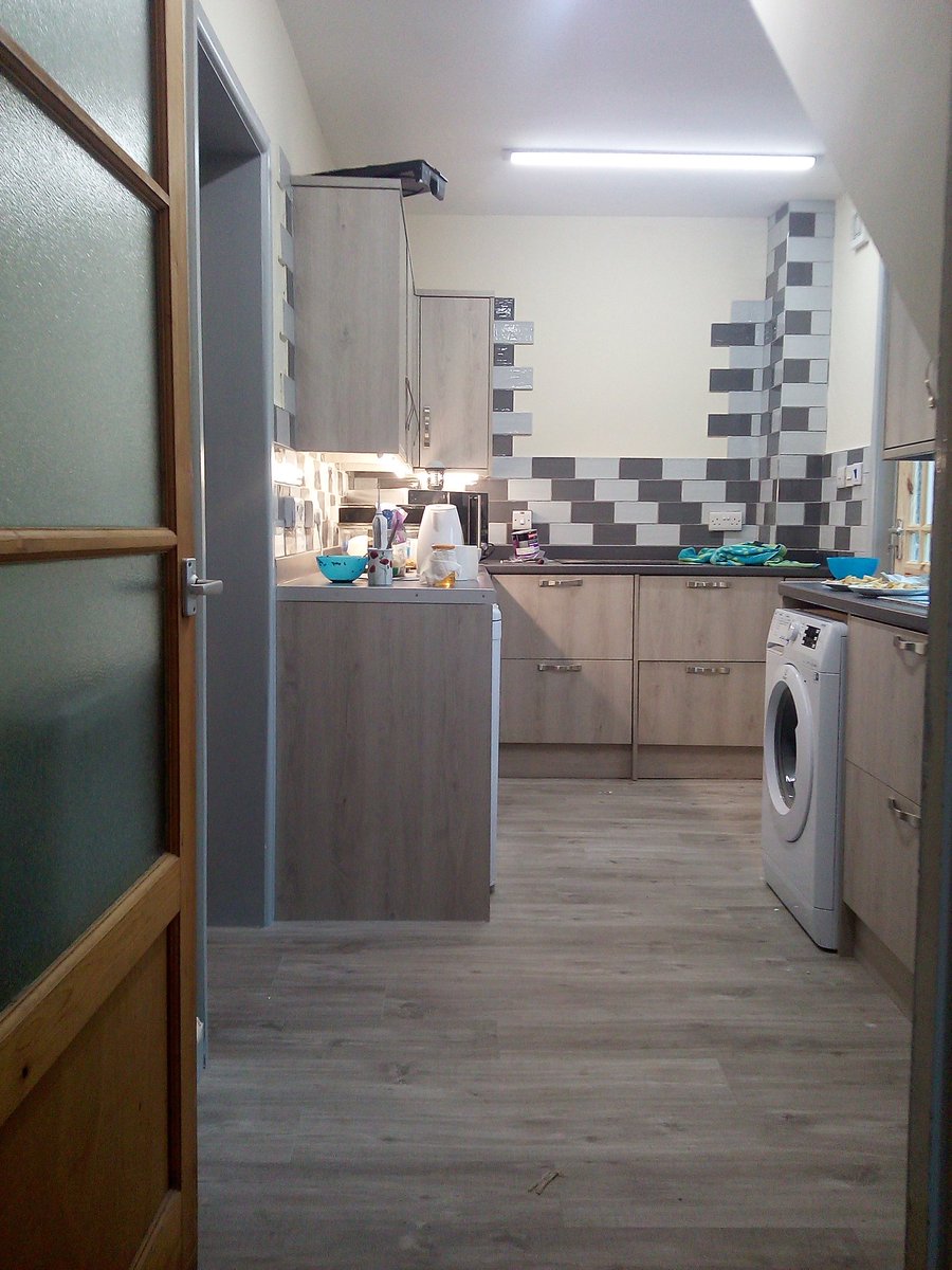 daddyorscience's tweet image. Kitchen rebuild is done.  5 weeks, this house has fought every step. Sorry dear, you're MY house now.

So, coming up to a year without mum.. Bathroom rebuilt, kitchen rebuilt.  All rooms will be decorated next, kids have picked their rooms of choice. Then, the garden..