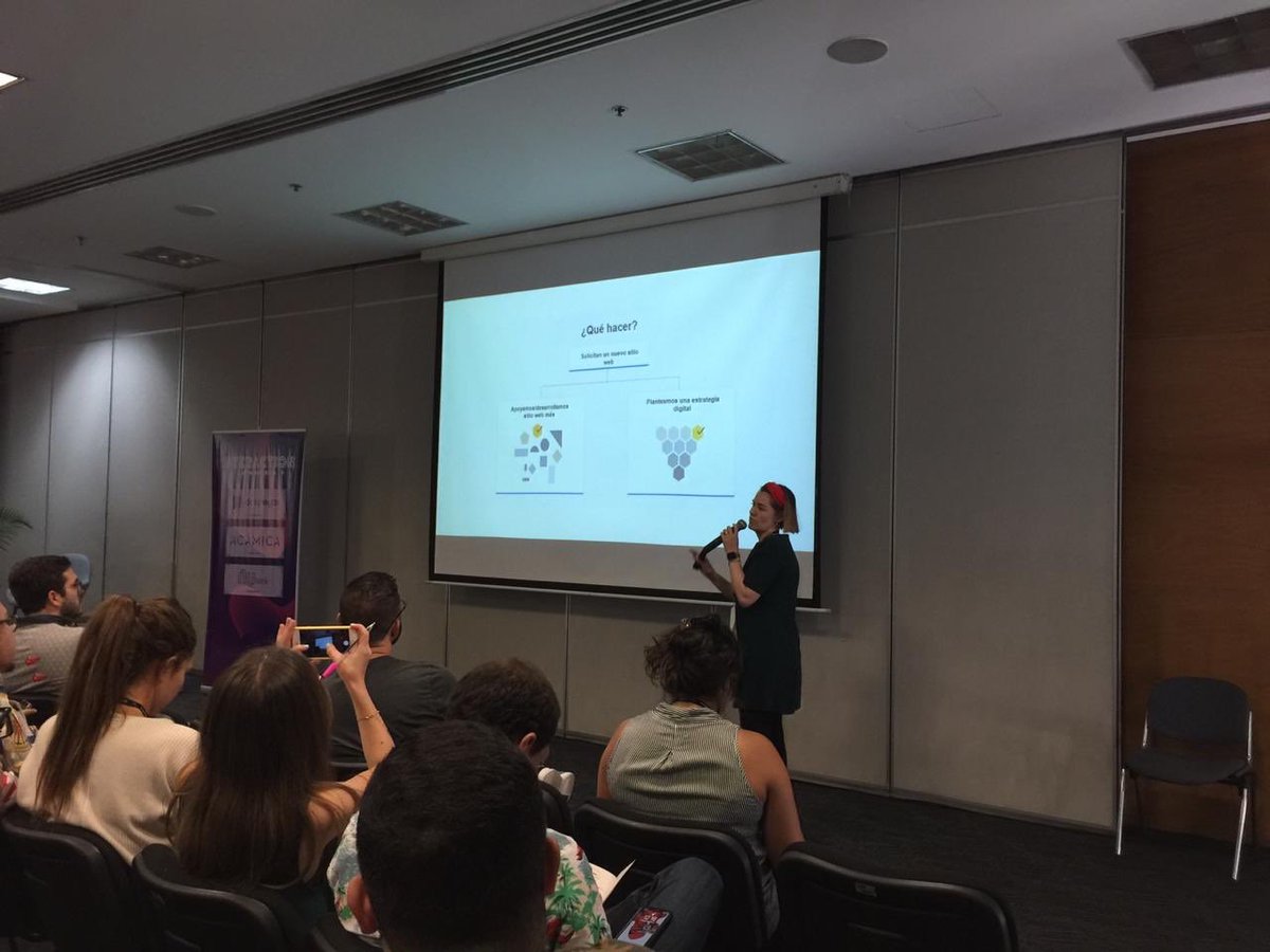 anayc's tweet photo. Siempre se agradece el interés, el intercambio de ideas y aprender los unos de los otros. Gracias por la experiencia #ILA2019 #ILAMedellin https://t.co/uM0yyv8GsS