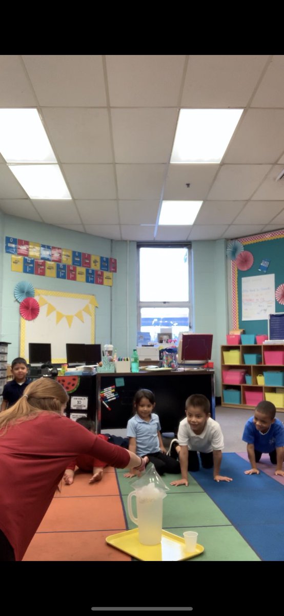 cbrown525's tweet photo. And we learned how to mix crushed bones (baking soda) and slug slime (vinegar) to make a witch’s brew! We also learn how to make a ziploc bag explode! @MilfordMariners #lovetoteachhere https://t.co/nDTzvRWNxF