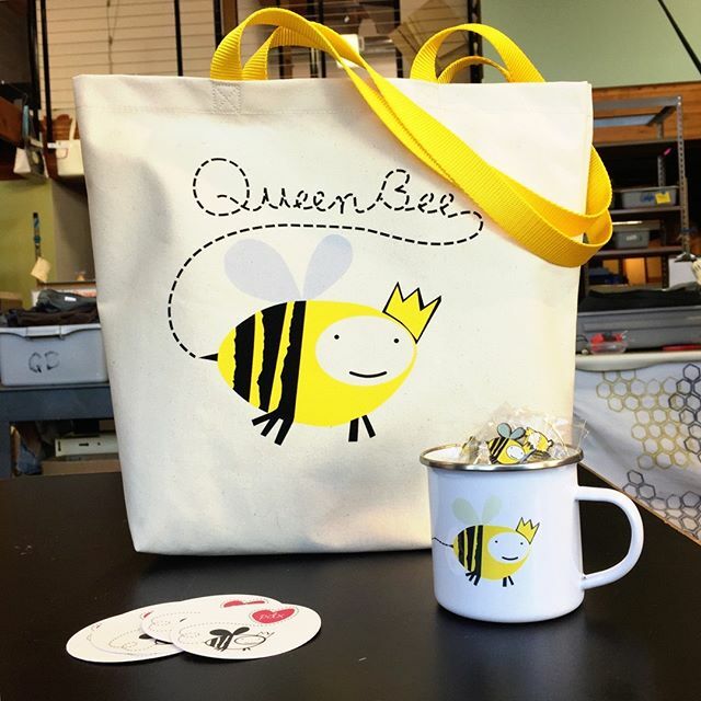 All #QueenBee themed merchandise is now live on the site! 🍯 Under the 'Shop' tab, then scroll to 'Queen Bee Mementos' and there you'll find the #naturalcanvas tote, metal mug, enamel pin + sticker 🐝💛 We also have a handful of wooden ornaments from la… ift.tt/36tr1Du