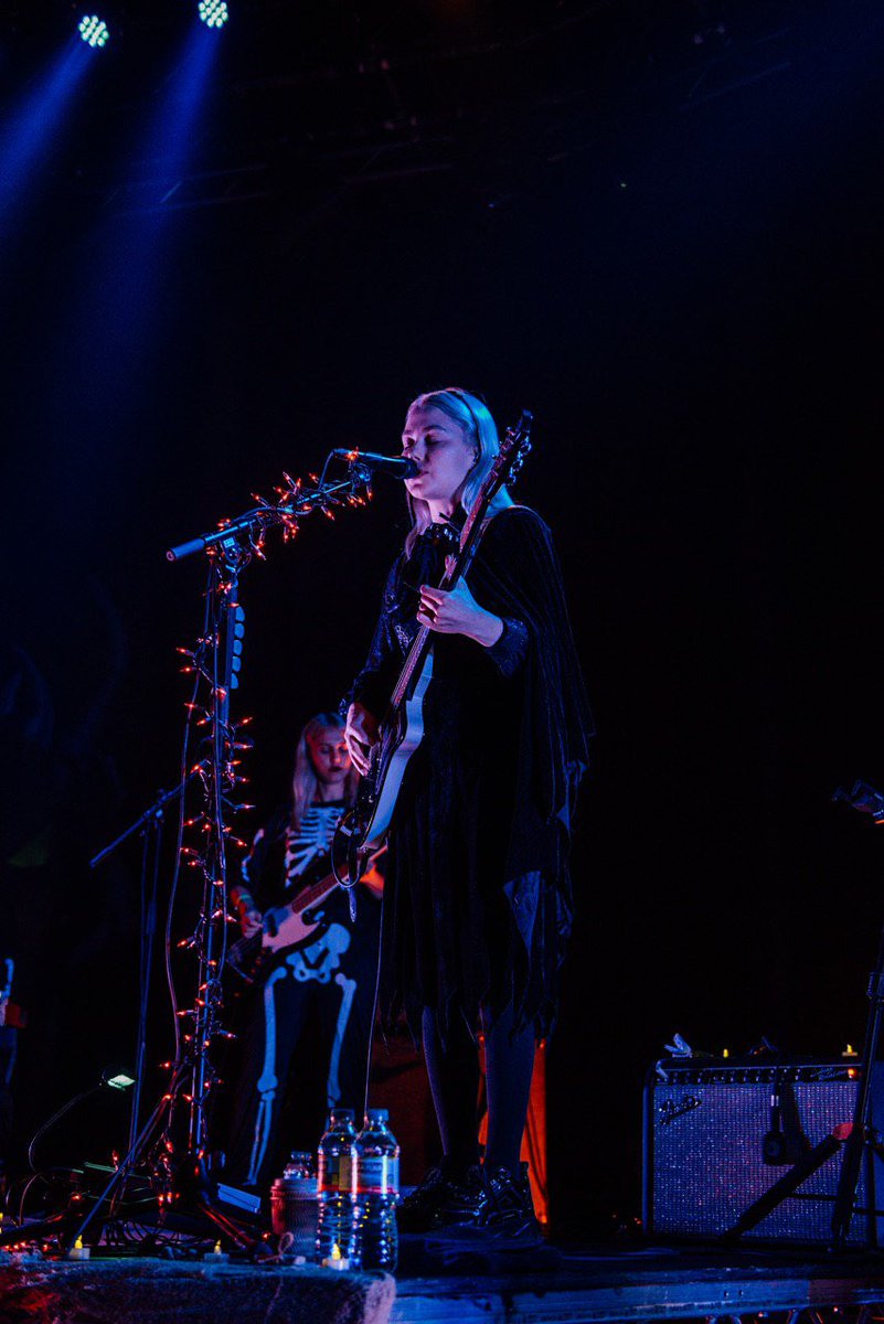 Our headliner <a href="/phoebe_bridgers/">traitor joe</a> on stage right now at <a href="/RoundhouseLDN/">Roundhouse</a> and it's utterly spellbinding.

📸 <a href="/patrickgunning/">Patrick Gunning</a>

#mirrorslondon