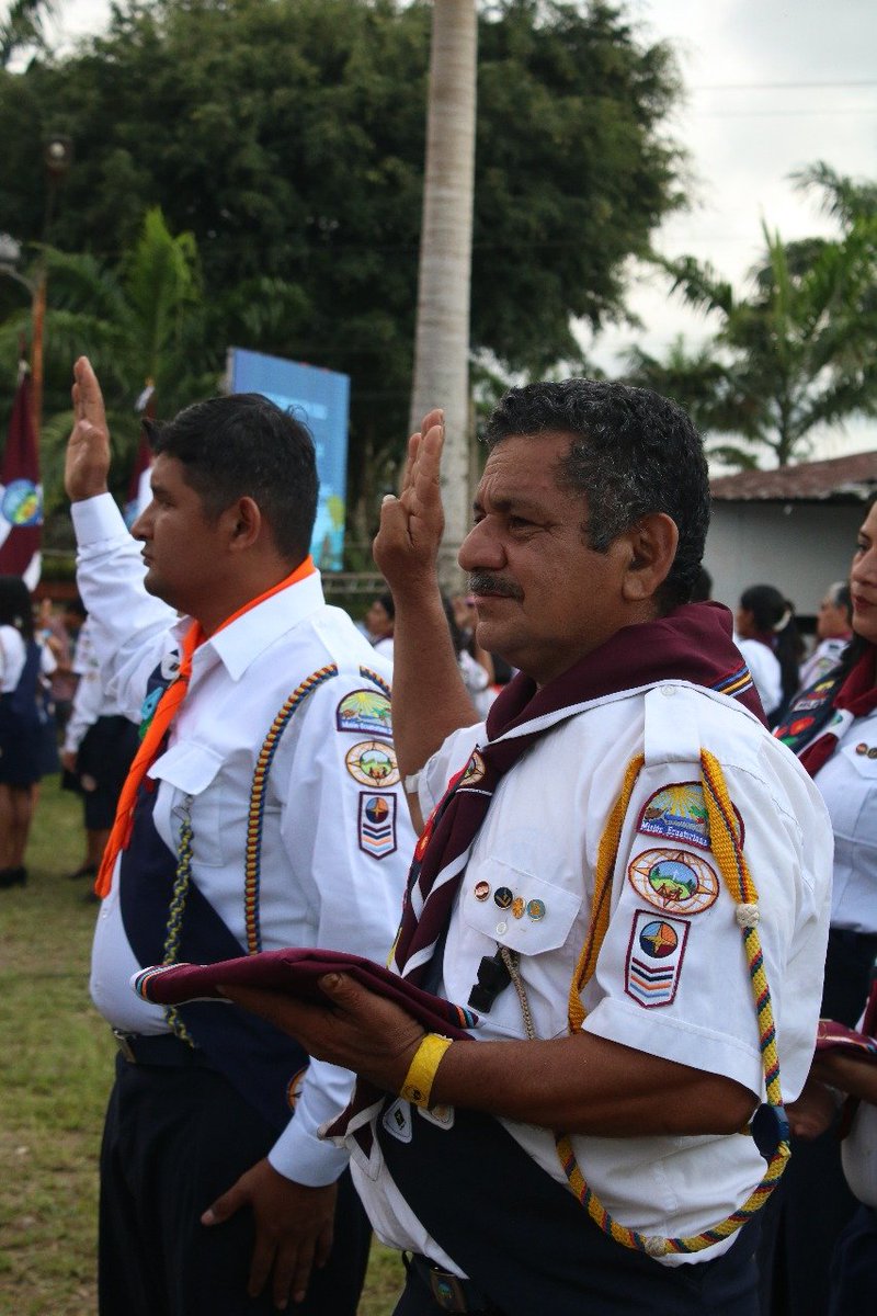 Lideres de Aventureros se invisten en el #AventuriUE #UnDiluvioDeAventuras 🥳 Excelente trabajo!! 🤩👌
Oremos por cada uno de los nuevos líderes, que Dios bendiga su ministerio🙏