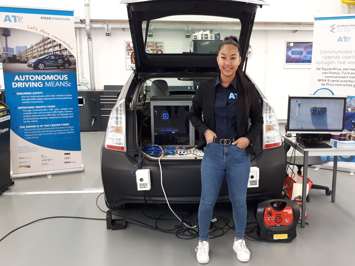 BasGeleijns's tweet photo. @ateam_eindhoven, #Automotive en #smartmobility promoten op #opendag van @FH_Engineering! #trotsopmijndochter https://t.co/UKf9YVhaE5