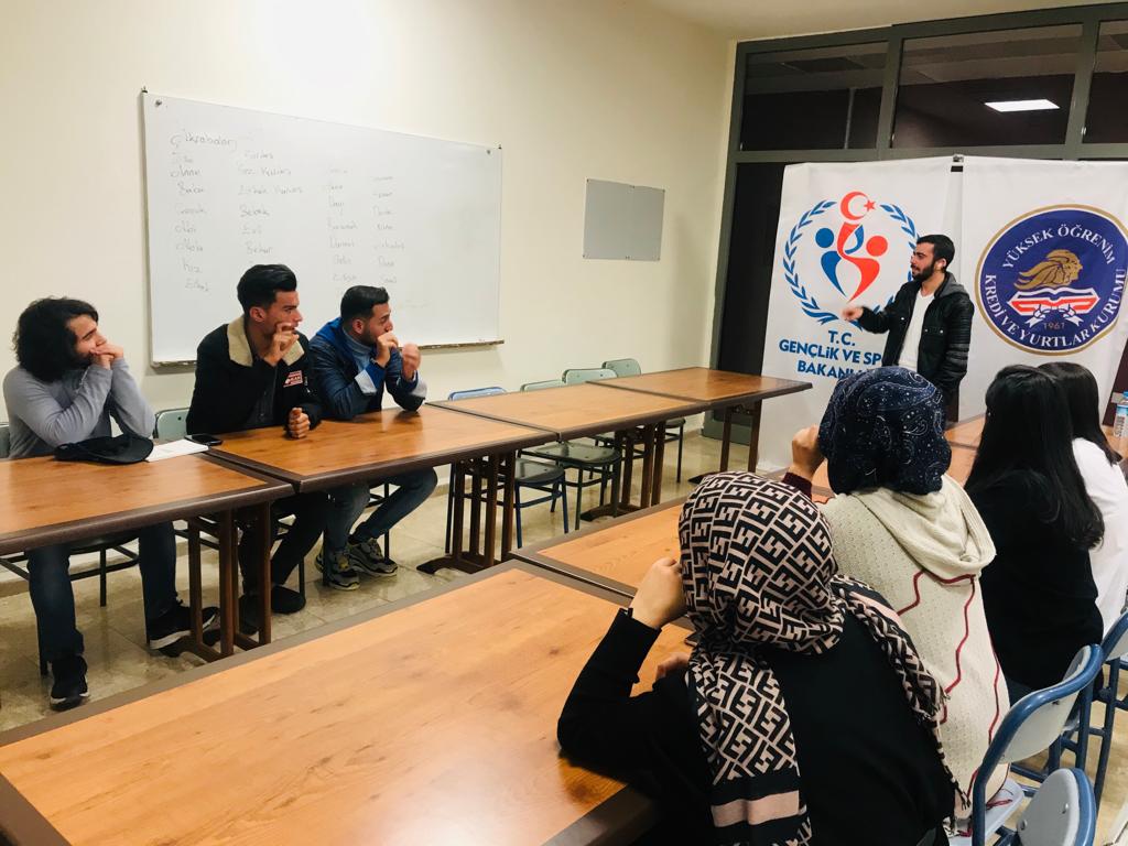 KonyaKYGM's tweet photo. #KYKAkademi
 Hadim Yurt Müdürlüğünde işaret dili kursu Şeyma Kutlu hocamızla gerçekleşti. https://t.co/kNwdofFjLj