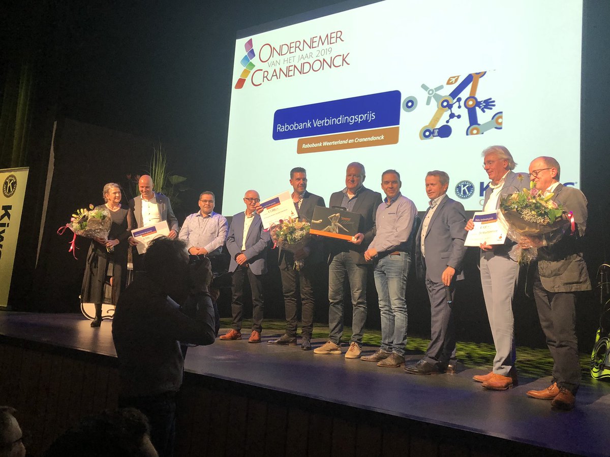 Complimenten @KiwanisCranend voor de organisatie van de ondernemer van het jaar. Gefeliciteerd Kooken BV en chapeau voor de andere finalisten.
De Rabobank Verbindingsprijs 
is voor Stichting Bouwhallen Carnaval Cranendonck. Jongerencampus Babbelz ontvangt de ondersteuningsprijs.
