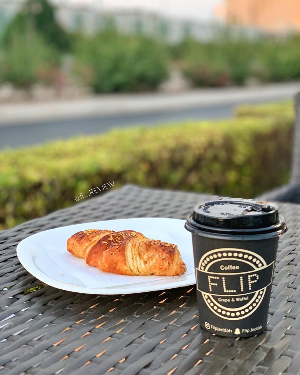 jeddah_cafe2's tweet photo. قهوة فليب شارع التحليه  #جدة_الان 
امام وست إلم و بوتري بارن
الكافيه صغير و في وسط الشارع يوفر جلسات معدوده داخليه و خارجيه
كابتشينو "ممتاز و مزبوط"
تشيز كوروسون "لذيذ حتى بعد ما تسخن"
الحساب تقريباً ٢٢
الكافيه حلو للي مداومين و جلسته حلوه الايام هذي👌🏼
https://t.co/rDh9WPtgG6 https://t.co/gMKCiG8TIX