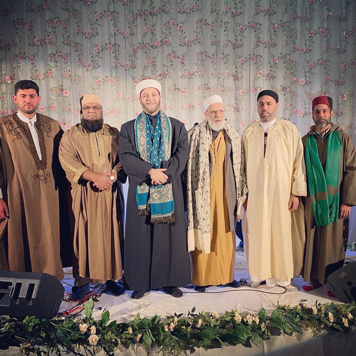 99malik99's tweet photo. Always a #blessing to be in the company of my teacher Dr @ihslimi &amp; in company of the shayukh at our #Annual #Mawlid program commemorating His ﷺ birth, life &amp; legacy!

#LoveTheMessenger ﷺ
#LiveTheMessage #BlessingsPeaceBeUponHim
#Milad 
#MercyToTheWorlds #Light #Guide https://t.co/Yv5ub7b7mX