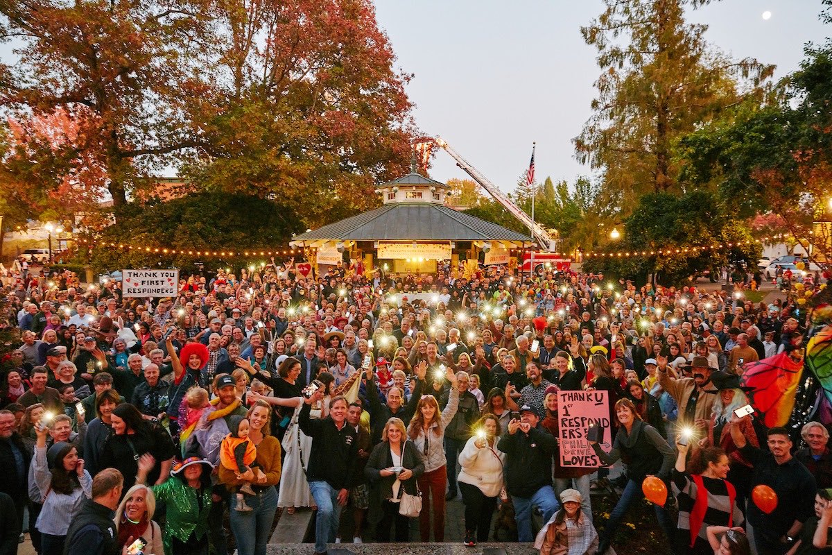 DavidHagele's tweet photo. Healdsburg...we’re home!!  What a great evening celebrating our first responders, our businesses &amp; our community. Life is good in Healdsburg.  #ThisIsHealdsburg https://t.co/1oHDjS3K38