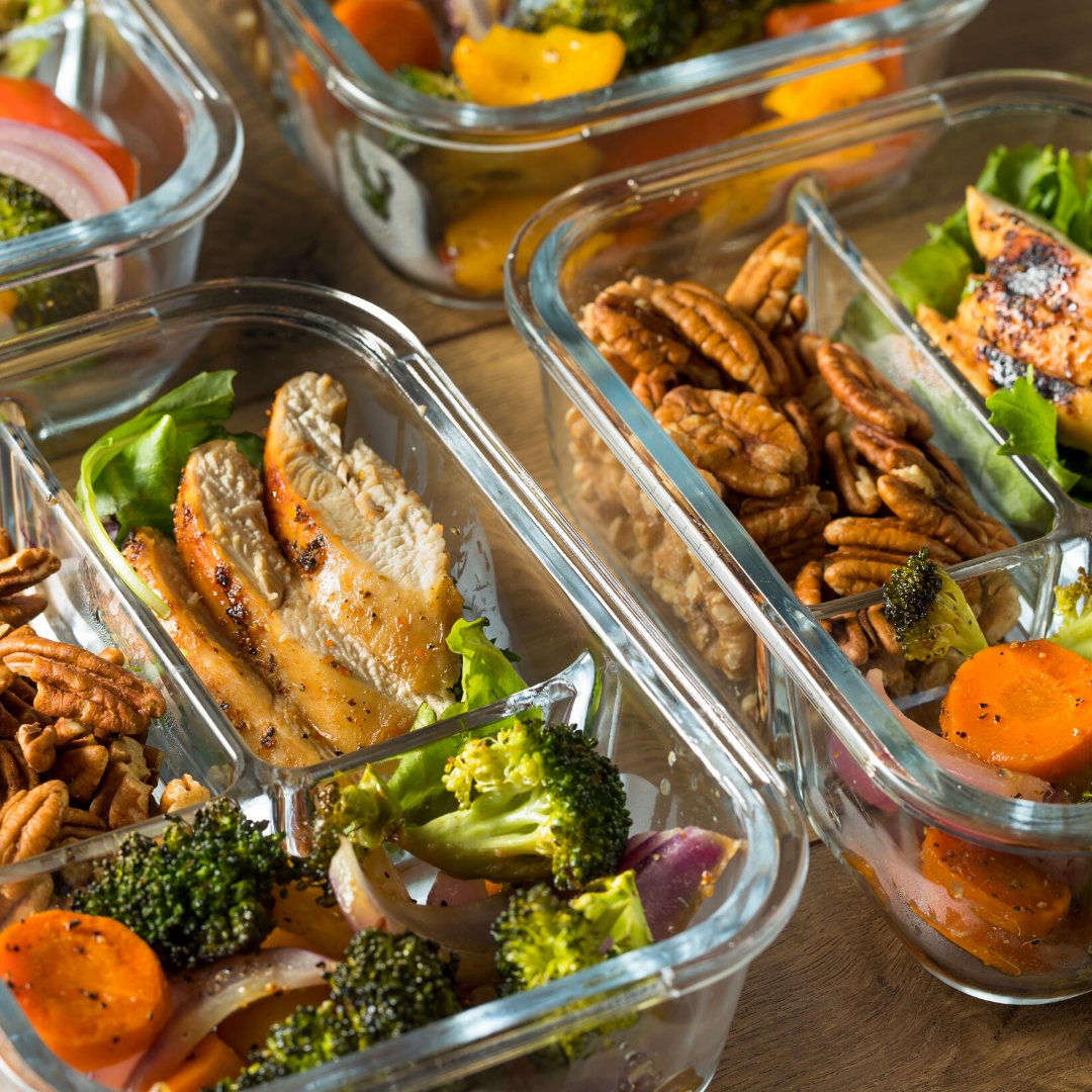 LIFE HACK: Food prep on a Sunday!
Investing a few hours on a Sunday to do a bulk cook will save you so much  time! Also makes eating healthy foods easier and can save you money too!

Top Tip: Pasta sauce is great to freeze in portion sizes for when you need them.