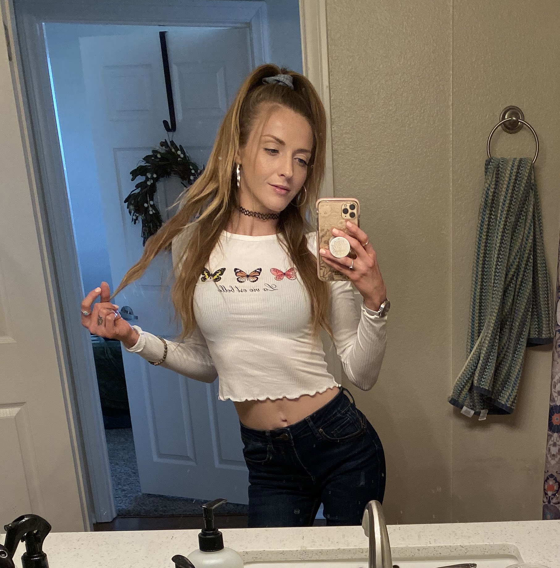🌿 Karla Kush 🌿 on Twitter: "For a casual dive bar date which is better? Butterfly crop top w