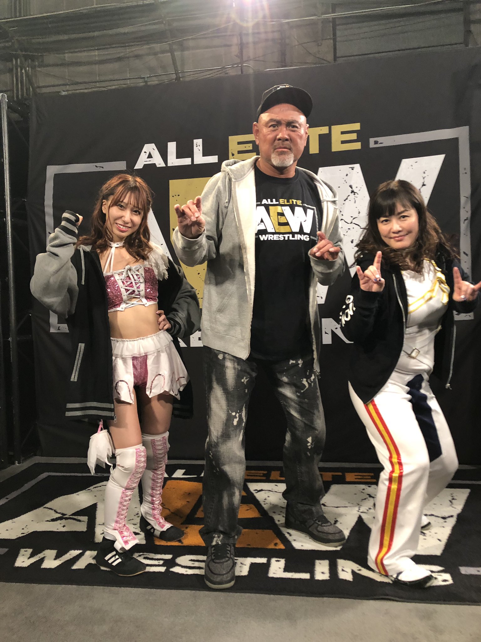 アメリカ人女子プロレスラー　エラ•エンビー　サイン付き長期使用リングブーツ 太ももエグい」“ムキムキすぎる”小柄女子レスラー、超ロング