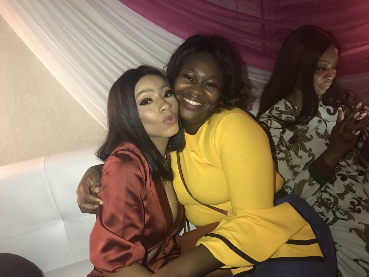 Phalzeberry's tweet image. So guys I really had fun this weekend. My weekend was made.I got to see my fav. I’m still smitten 🥰. I love them soo much ❤️❤️❤️❤️ They are soo finee ☺️ #MerIkeForever #MercyMeetAndGreet #Ikeonyema #Ikexthedome #Mercyeke 🥰🥰 @Iam_IkeOnyema @real_mercyeke my favs are the best❤️