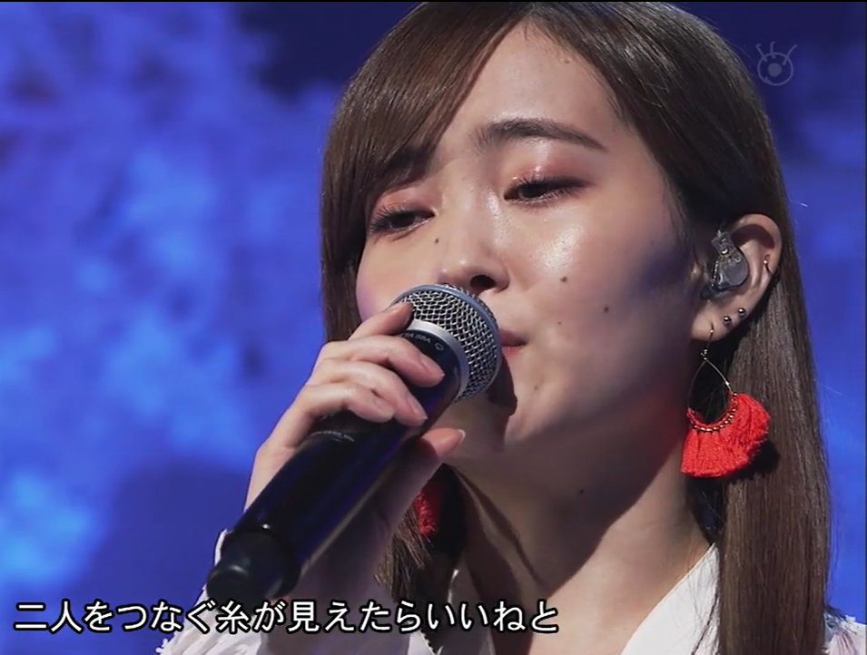 Fullmoon きのうの Musicfair 永遠に で芹奈が大写し ふぅん 変わった髪型 と思った瞬間 左耳に4つのピアスが見えた ははは そういえば前に ピアスの穴4つとか言ってたっけか リトグリ 芹奈 余談なの