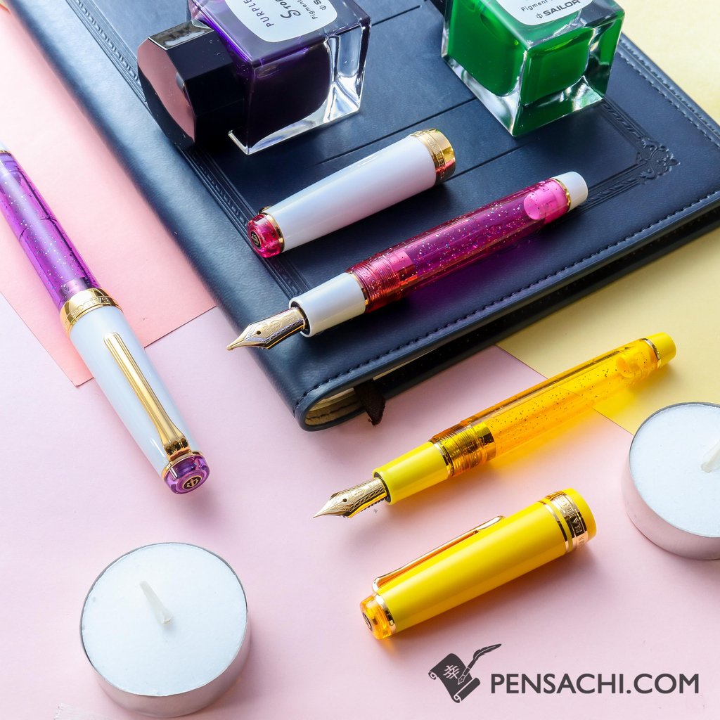 pen_sachi's tweet photo. What catches your eyes the first time? 
Was is that sparkly pink pen right in the middle? 💗

ft. SAILOR LE Sparkling Royal Purple, SAILOR LE Sparkling Pink Rose, and SAILOR LE PG Slim Sparkling Wine 

#pensachi #fountainpen #sailorpen #lmitededition #pinkcosmo https://t.co/9ThlMfoqfg