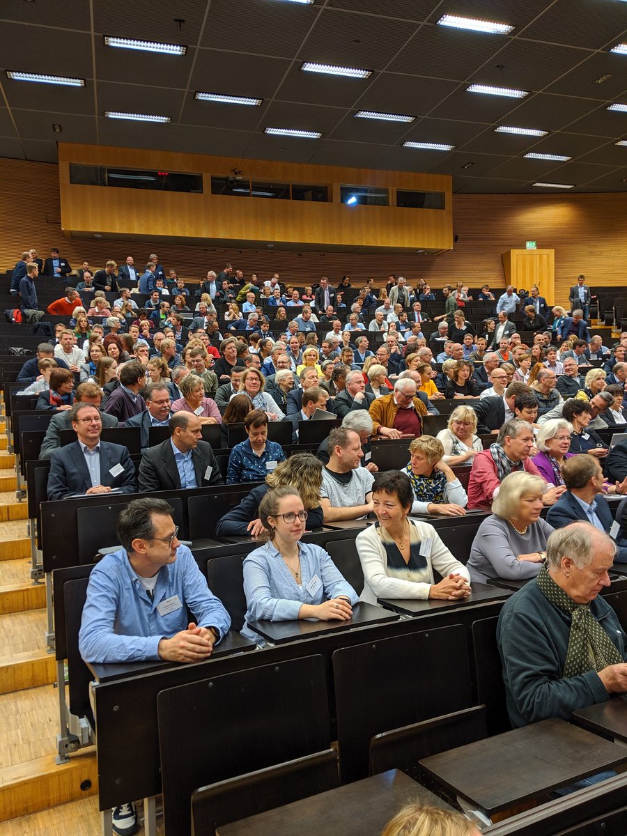 HPI_Schulcloud's tweet photo. 344.000 Schüler:innen und 28.000 Lehrkräfte lernen an den 325 Schulen des nationalen Excellence-Netzwerks @mint_ec. Auf der #mintec-Schulleitertagung in Dresden haben wir die HPI #Schulcloud vorgestellt, um all diese Lernenden noch stärker miteinander zu vernetzen. https://t.co/aa2xvyAwfM